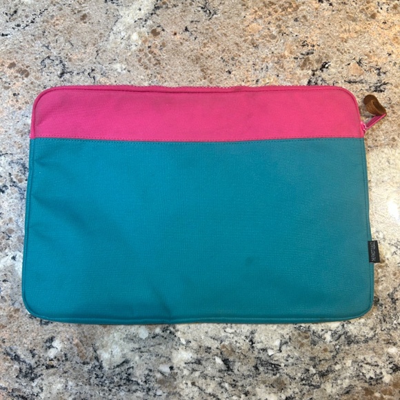 Herschel Laptop Sleeve Case - Picture 2 of 3